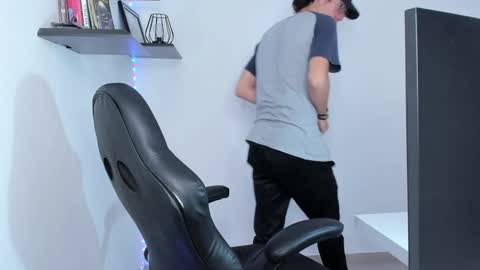 Manuel online show from December 31, 12:15 pm