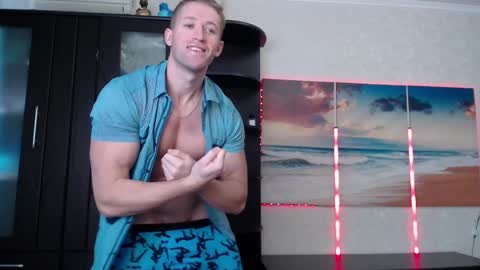 Snapshot of marc105100 chatting on March 1, 9:37 pm alex marvelxx online show from March 1, 9:37 pm