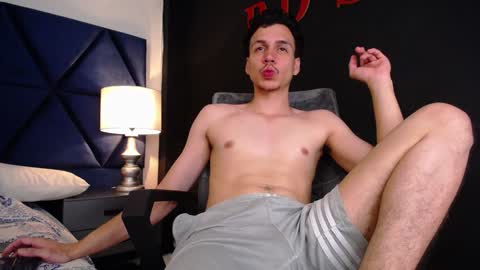Snapshot of marcus_hanks chatting on February 2, 2:56 pm Marcus Hanks online show from February 2, 2:56 pm