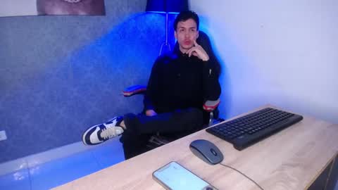 Snapshot of marcus_hanks chatting on February 17, 4:20 am Marcus Hanks online show from February 17, 4:20 am