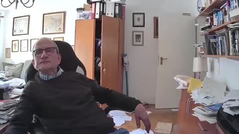 Snapshot of marginalie chatting on March 5, 12:33 pm marginalie online show from March 5, 12:33 pm