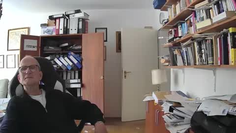 Snapshot of marginalie chatting on September 18, 9:00 am marginalie online show from September 18, 9:00 am