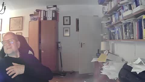 Snapshot of marginalie chatting on December 6, 8:29 pm marginalie online show from December 6, 8:29 pm