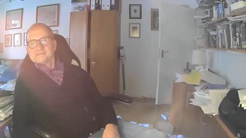 Snapshot of marginalie chatting on December 15, 2:59 pm marginalie online show from December 15, 2:59 pm