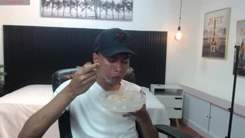 markbowie online show from December 4, 8:38 pm