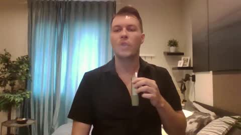 Snapshot of markster9696 chatting on March 11, 1:12 pm markster9696 online show from March 11, 1:12 pm