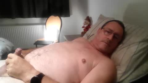 Snapshot of martinb62 chatting on September 13, 10:33 pm Hotguy61 online show from September 13, 10:33 pm