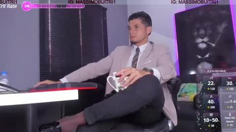 I am Massimo online show from December 2, 1:33 pm