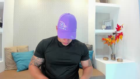 Snapshot of massimocontie_ chatting on January 7, 11:54 am Massimo Contie online show from January 7, 11:54 am