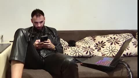 Snapshot of master_roberto333 chatting on January 17, 9:43 pm SIR online show from January 17, 9:43 pm