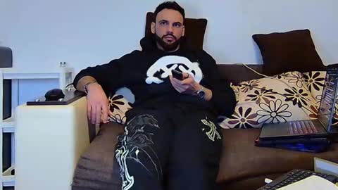 Snapshot of master_roberto333 chatting on February 20, 5:51 pm SIR online show from February 20, 5:51 pm