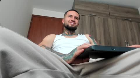Snapshot of master_steven_01 chatting on October 21, 10:01 pm steven online show from October 21, 10:01 pm