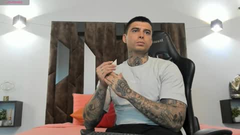 mateo_dilucajs1 online show from November 14, 8:43 pm