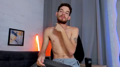 Snapshot of mateo_hunter chatting on October 18, 1:16 pm MATEO HUNTER online show from October 18, 1:16 pm