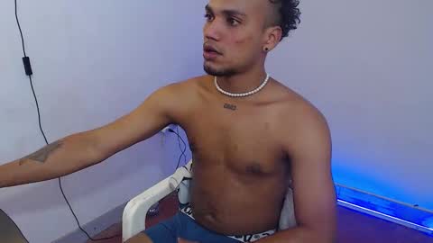 Mateo and Noah online show from February 18, 7:33 pm