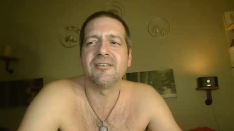 Snapshot of matrike1 chatting on February 27, 8:42 pm matrike1 online show from February 27, 8:42 pm