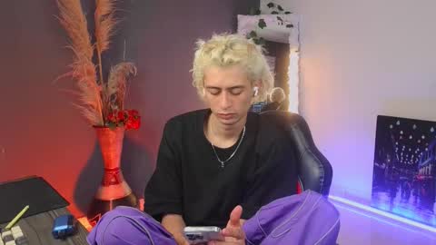 mattias     online show from September 20, 4:34 am