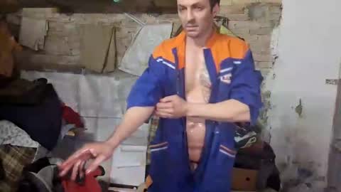 Snapshot of maury311278 chatting on February 7, 11:45 pm Marcellobausola  s k i -p e online show from February 7, 11:45 pm