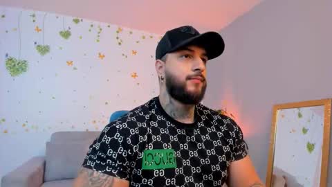 Snapshot of max_dic1 chatting on November 2, 5:23 am max D. online show from November 2, 5:23 am