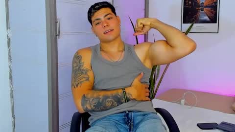 Snapshot of max_miuller chatting on October 21, 2:03 am MAX MIULLER online show from October 21, 2:03 am