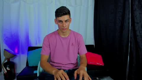 MAX     online show from January 25, 10:18 pm