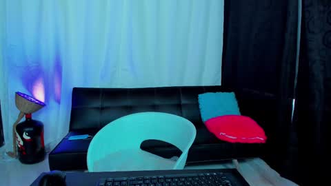 MAX     online show from February 23, 6:41 pm