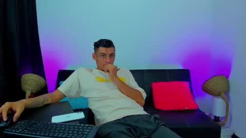 MAX     online show from October 8, 5:28 pm