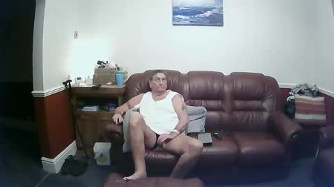 MAX online show from December 17, 8:10 pm