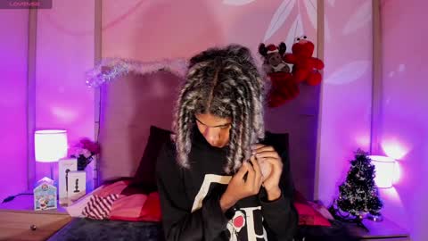 Snapshot of maxim_walker chatting on December 17, 3:17 am maxim online show from December 17, 3:17 am