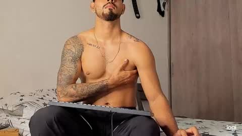 Maximo online show from April 23, 9:28 pm