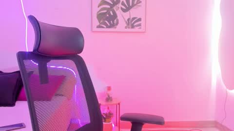 Snapshot of maximo_di_santi chatting on October 16, 10:51 pm M A X I M O online show from October 16, 10:51 pm
