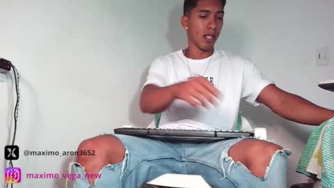 Snapshot of maximo_vega_new chatting on October 21, 8:23 pm Maximo Aron Vega online show from October 21, 8:23 pm