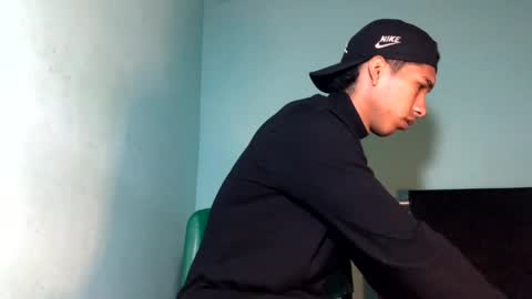 Snapshot of maximo_vega_new chatting on February 5, 11:44 am Maximo Aron Vega online show from February 5, 11:44 am