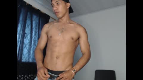 Snapshot of maximo_vega_new chatting on December 13, 1:22 pm Maximo Aron Vega online show from December 13, 1:22 pm