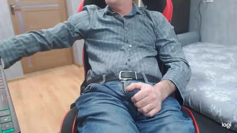 maximus3334 online show from January 7, 11:37 am