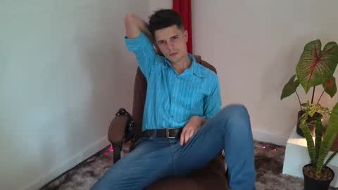 Max online show from December 21, 4:57 pm