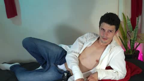 Max online show from February 4, 4:26 am