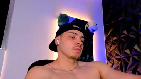 MAX online show from November 3, 3:21 am