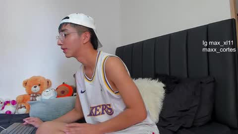 maxx_cortes online show from February 2, 4:11 pm