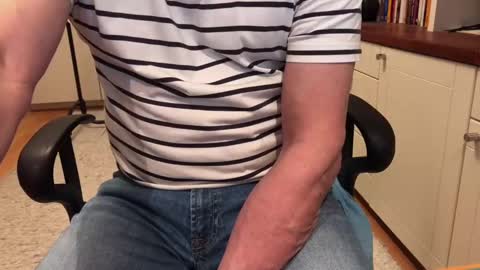 Snapshot of maxx_martin chatting on December 3, 5:08 am Max online show from December 3, 5:08 am