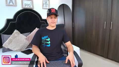 Snapshot of maxxicruz chatting on September 17, 1:39 am Maxxi online show from September 17, 1:39 am