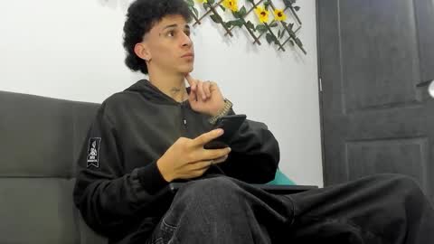 Max online show from March 2, 2:33 am