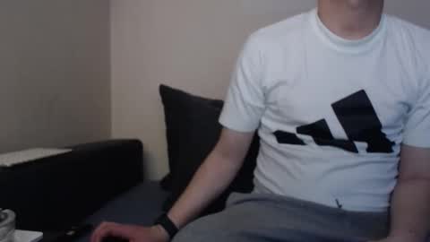 Snapshot of mcmike_es chatting on October 21, 11:57 am Mike online show from October 21, 11:57 am