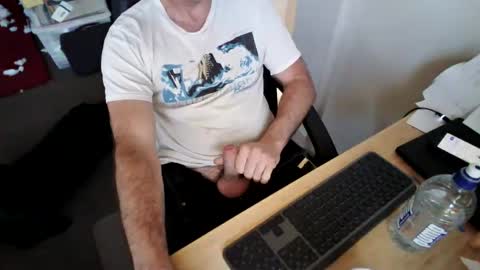 melbguy_075 online show from February 6, 2:41 am