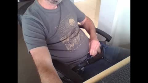 Snapshot of melbguy_075 chatting on December 23, 5:39 am melbguy_075 online show from December 23, 5:39 am