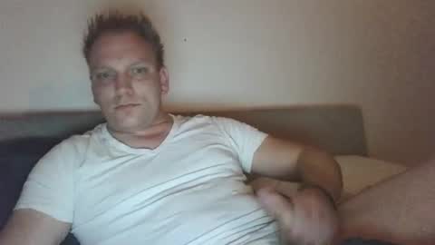Snapshot of mickkxl chatting on December 3, 7:44 pm mickkxl online show from December 3, 7:44 pm