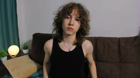 Max online show from March 29, 6:08 pm