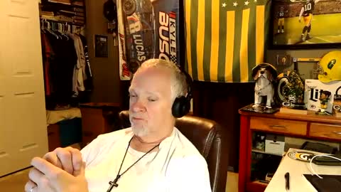 Snapshot of midwestdad09 chatting on September 13, 2:01 am midwestdad09 online show from September 13, 2:01 am