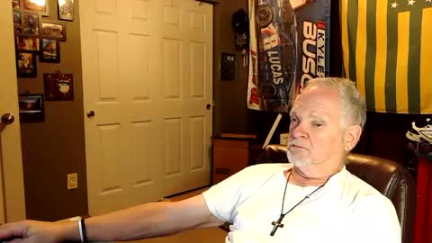 Snapshot of midwestdad09 chatting on September 25, 12:42 am midwestdad09 online show from September 25, 12:42 am