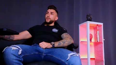 MightyAaron online show from February 9, 3:45 pm